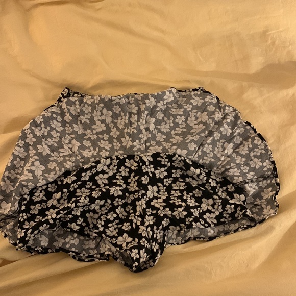 Pull&Bear floral skirt for summer, size S - Picture 2 of 3